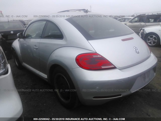 3VWJP7AT0CM601599 - 2012 VOLKSWAGEN BEETLE SILVER photo 3