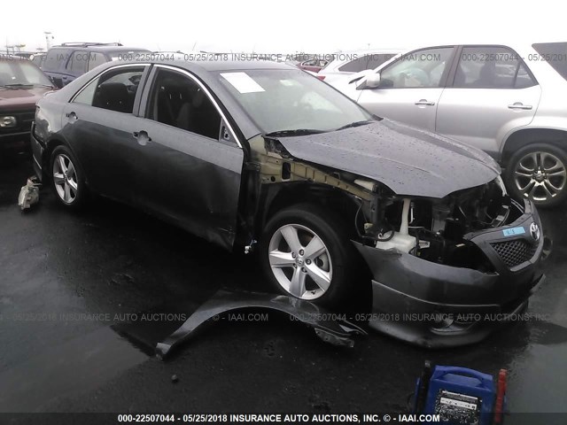 4T1BF3EK5BU624855 - 2011 TOYOTA CAMRY SE/LE/XLE 灰色 照片 1