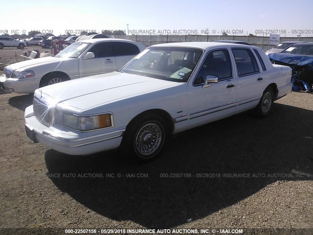 1LNLM81W3PY716501 - 1993 LINCOLN TOWN CAR EXECUTIVE WHITE photo 2