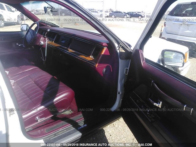 1LNLM81W3PY716501 - 1993 LINCOLN TOWN CAR EXECUTIVE WHITE photo 5