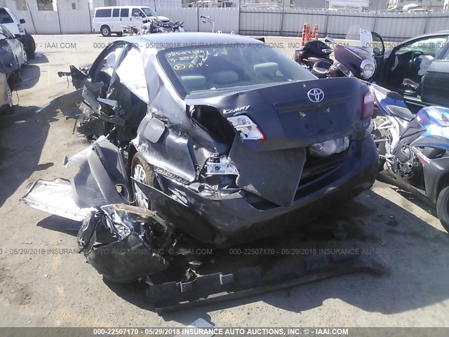 4T4BE46K09R114744 - 2009 TOYOTA CAMRY SE/LE/XLE ნაცრისფერი ფოტო 3