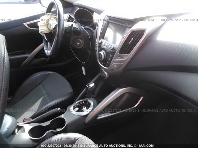 KMHTC6AD9DU087786 - 2013 HYUNDAI VELOSTER SILVER photo 5