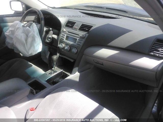 4T4BF3EKXBR118363 - 2011 TOYOTA CAMRY SE/LE/XLE GRAY photo 5