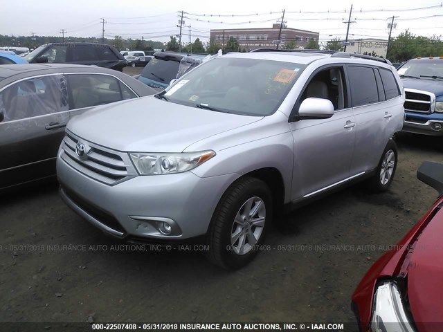 5TDBK3EH8CS149471 - 2012 TOYOTA HIGHLANDER SE SILVER photo 2