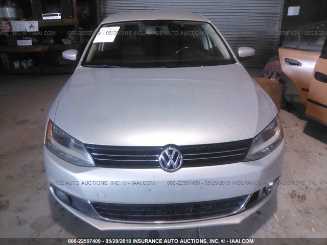 3VWLX7AJ2BM310592 - 2011 VOLKSWAGEN JETTA SEL SILVER photo 6