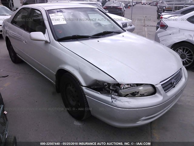 JT2BG22K4Y0526070 - 2000 TOYOTA CAMRY CE/LE/XLE SILVER photo 1