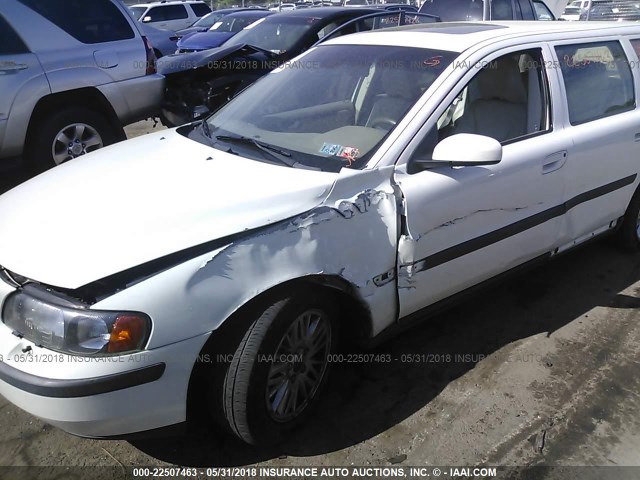 YV1SW64A242407741 - 2004 VOLVO V70 WHITE photo 6