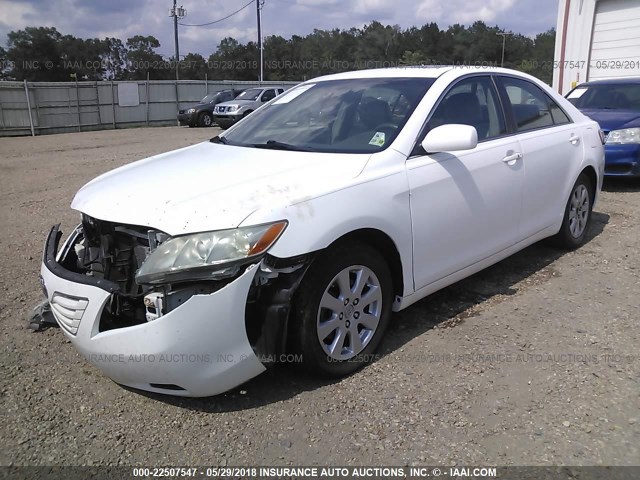 4T1BK46K17U505708 - 2007 TOYOTA CAMRY NEW GENERAT LE/XLE/SE WHITE photo 2