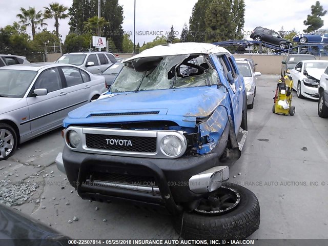 JTEZU11F570013451 - 2007 TOYOTA FJ CRUISER BLUE photo 6