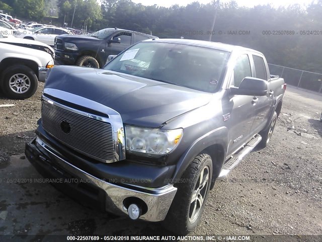 5TFEY5F17CX118473 - 2012 TOYOTA TUNDRA CREWMAX SR5 GRAY photo 2