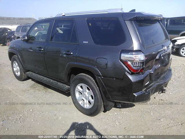 JTEBU5JR2J5529957 - 2018 TOYOTA 4RUNNER SR5 PREM/LTDL/TRAIL/TRD GRAY photo 3