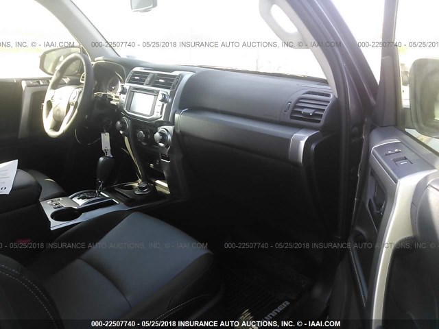 JTEBU5JR2J5529957 - 2018 TOYOTA 4RUNNER SR5 PREM/LTDL/TRAIL/TRD GRAY photo 5
