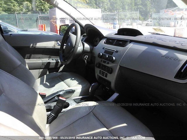 1FAHP3HN7AW146030 - 2010 FORD FOCUS SEL შავი ფოტო 5