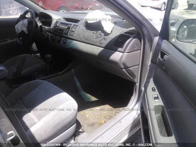 4T1BE32K04U883618 - 2004 TOYOTA CAMRY LE/XLE/SE Gümüş foto 5