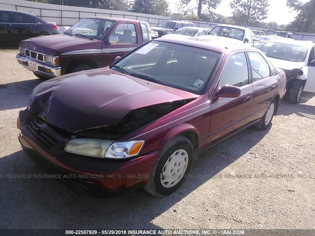 JT2BG28K0W0109467 - 1998 TOYOTA CAMRY LE/XLE RED photo 2