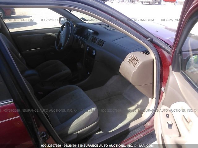 JT2BG28K0W0109467 - 1998 TOYOTA CAMRY LE/XLE RED photo 5