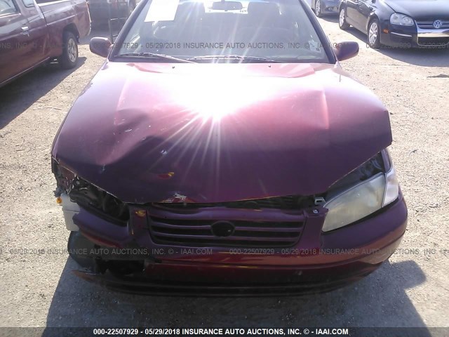 JT2BG28K0W0109467 - 1998 TOYOTA CAMRY LE/XLE RED photo 6