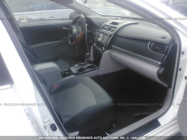 4T1BF1FK1DU249794 - 2013 TOYOTA CAMRY L/SE/LE/XLE 白色 照片 5