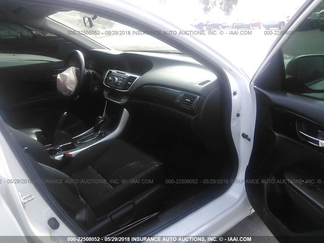 1HGCR2F57FA237817 - 2015 HONDA ACCORD SPORT 白色 照片 5