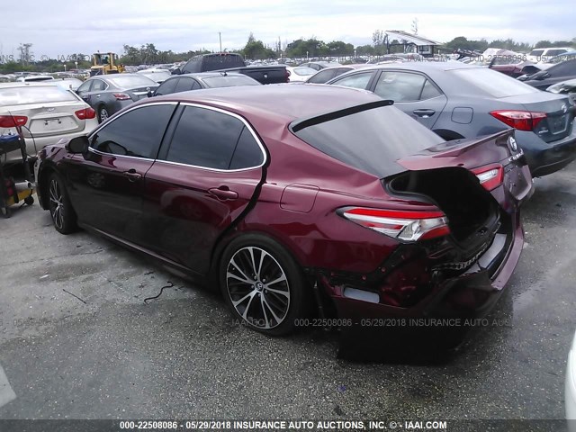 4T1B11HK0JU548443 - 2018 TOYOTA CAMRY L/LE/XLE/SE/XSE RED photo 3