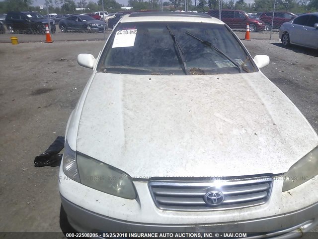 JT2BG22KX10561251 - 2001 TOYOTA CAMRY CE/LE/XLE 白色 照片 6
