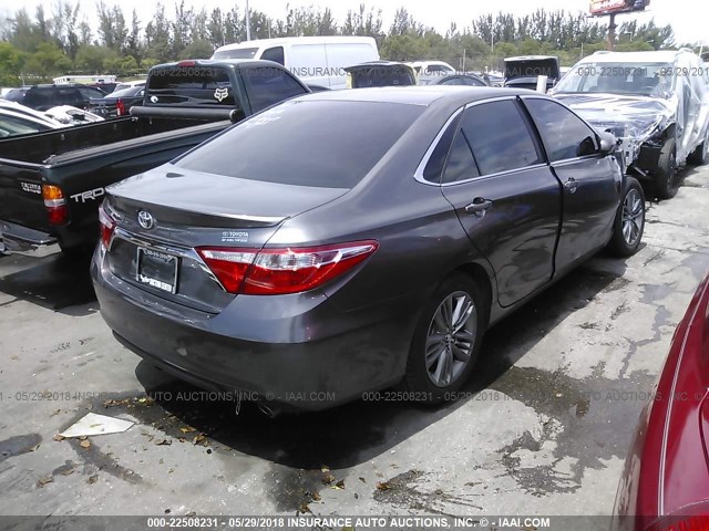 4T1BF1FK4FU090417 - 2015 TOYOTA CAMRY LE/XLE/SE/XSE 灰色 照片 4