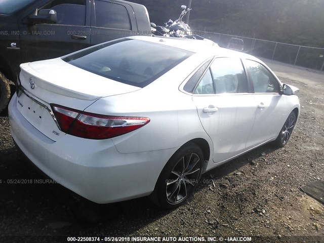 4T1BF1FK0HU342988 - 2017 TOYOTA CAMRY LE/XLE/SE/XSE თეთრი ფოტო 4