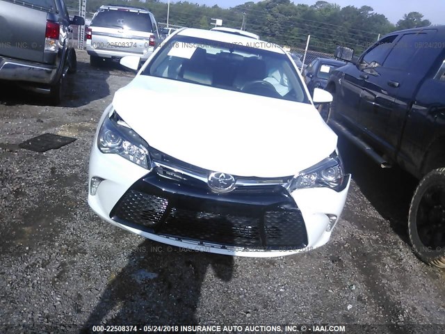 4T1BF1FK0HU342988 - 2017 TOYOTA CAMRY LE/XLE/SE/XSE თეთრი ფოტო 6