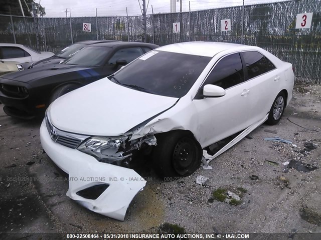 4T1BF1FK0CU546540 - 2012 TOYOTA CAMRY SE/LE/XLE 白色 照片 2
