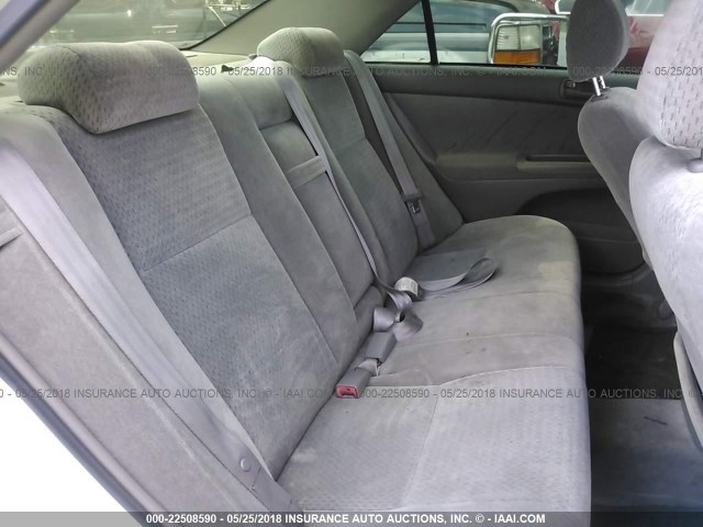 4T1BE32K02U012876 - 2002 TOYOTA CAMRY LE/XLE/SE თეთრი ფოტო 8