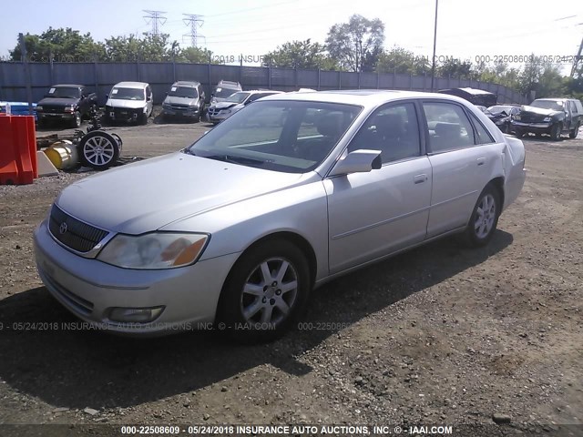 4T1BF28BXYU110675 - 2000 TOYOTA AVALON XL/XLS SILVER photo 2