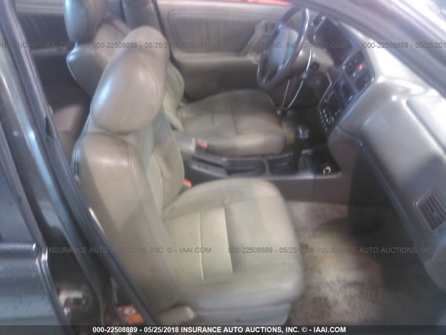 JNKCP11A1XT008234 - 1999 INFINITI G20 GREEN photo 5