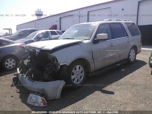 5LMFU28566LJ16975 - 2006 LINCOLN NAVIGATOR BEIGE photo 2