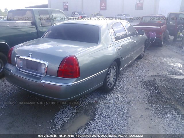 1LNHM82W23Y680105 - 2003 LINCOLN TOWN CAR SIGNATURE GREEN photo 4