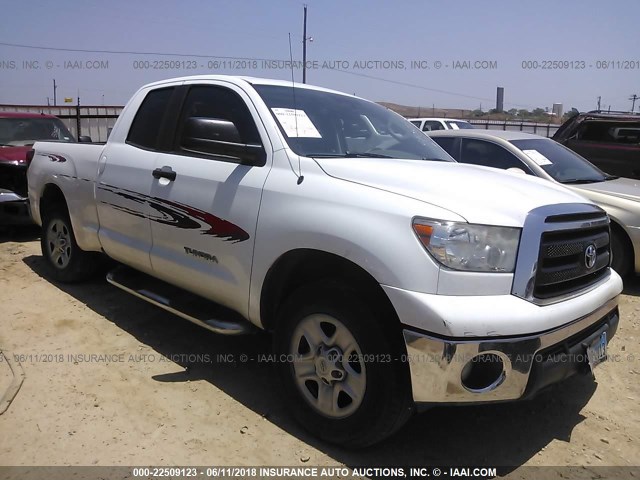 5TFRM5F12BX022536 - 2011 TOYOTA TUNDRA DOUBLE CAB SR5 WHITE photo 1