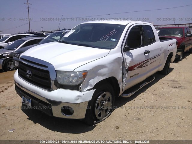5TFRM5F12BX022536 - 2011 TOYOTA TUNDRA DOUBLE CAB SR5 WHITE photo 2