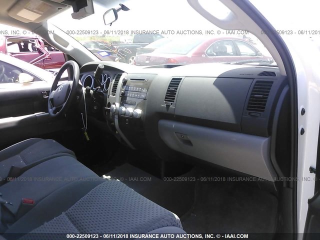 5TFRM5F12BX022536 - 2011 TOYOTA TUNDRA DOUBLE CAB SR5 WHITE photo 5