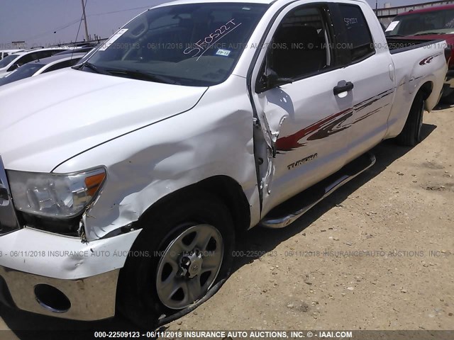 5TFRM5F12BX022536 - 2011 TOYOTA TUNDRA DOUBLE CAB SR5 WHITE photo 6