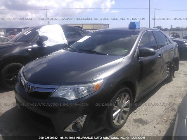 4T1BF1FK1EU766949 - 2014 TOYOTA CAMRY L/SE/LE/XLE 灰色 照片 2