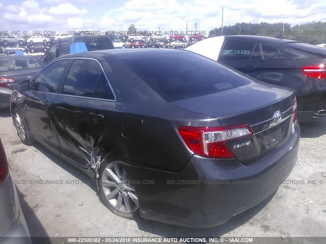 4T1BF1FK1EU766949 - 2014 TOYOTA CAMRY L/SE/LE/XLE 灰色 照片 3