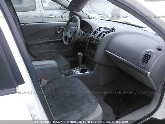1G1ZT62895F293687 - 2005 CHEVROLET MALIBU MAXX LS WHITE photo 5