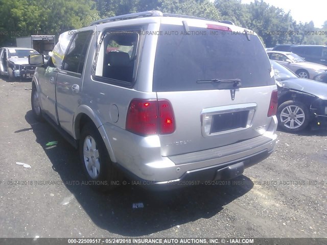 5LMFU28505LJ16291 - 2005 LINCOLN NAVIGATOR SILVER photo 3