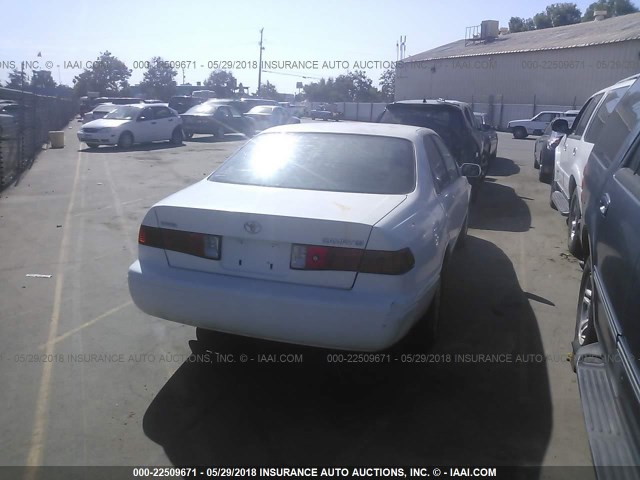 JT2BG22K5Y0384070 - 2000 TOYOTA CAMRY CE/LE/XLE 白色 照片 4