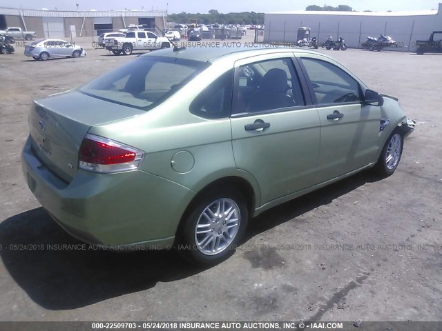 1FAHP35N28W235244 - 2008 FORD FOCUS SE/SEL/SES GREEN photo 4