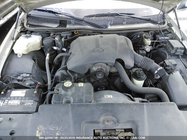 1LNHM81W02Y655008 - 2002 LINCOLN TOWN CAR EXECUTIVE Коричневый фото 10