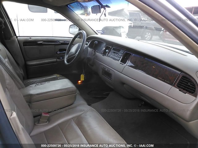 1LNHM81W02Y655008 - 2002 LINCOLN TOWN CAR EXECUTIVE TAN photo 5