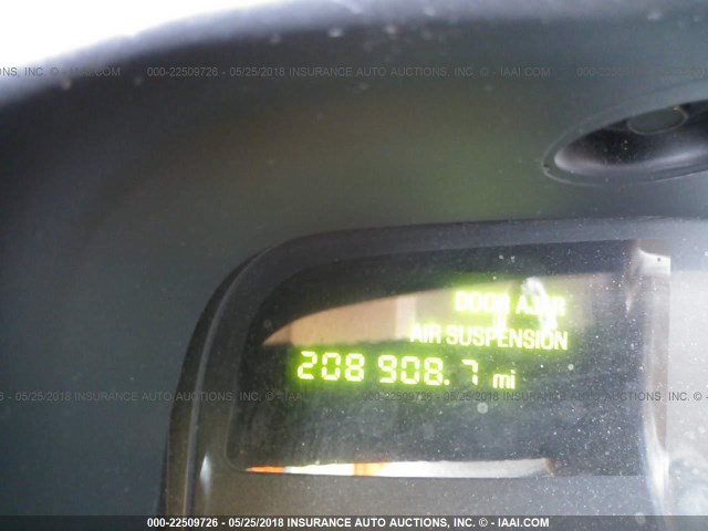 1LNHM81W02Y655008 - 2002 LINCOLN TOWN CAR EXECUTIVE Коричневый фото 7