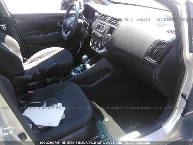 KNADM4A38F6433736 - 2015 KIA RIO LX SILVER photo 5