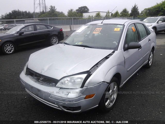 1FAFP34N17W281445 - 2007 FORD FOCUS ZX4/S/SE/SES 银色 照片 2