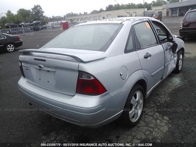 1FAFP34N17W281445 - 2007 FORD FOCUS ZX4/S/SE/SES SILVER photo 4